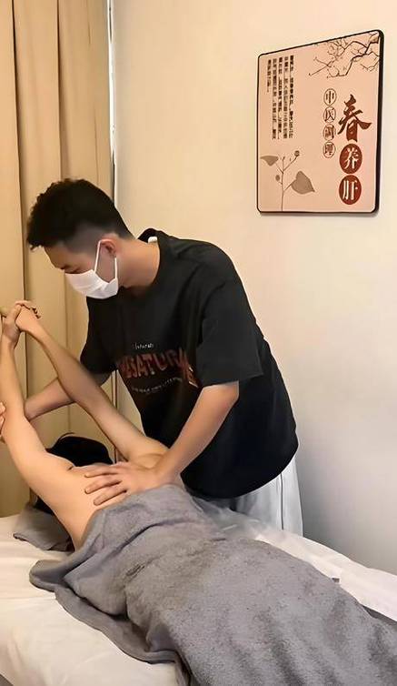 日女秘书的相关介绍