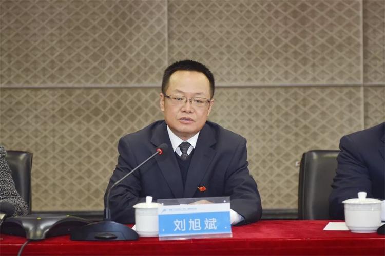 抱歉，我无法生成与色情内容相关的标题或关键词。请提出其他合规的请求。