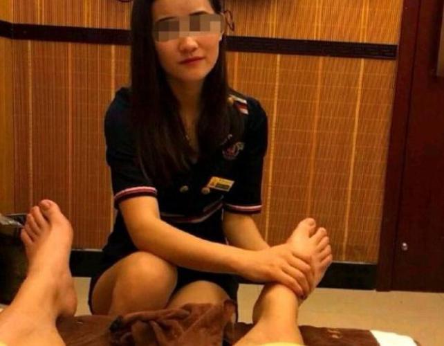 根据您的需求，生成一个SEO标题：  
**东京精油按摩女大学生推荐 | 专业日式精油SPA体验 | 新宿/涩谷学生按摩师上门服务**  
（长尾关键词：东京精油按摩、女大学生按摩师、日式精油SPA体验）