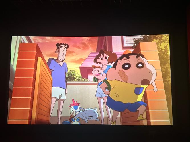 家庭私人影院投影选购指南：沉浸式画质、高亮度白天观影与高性价比安装方案